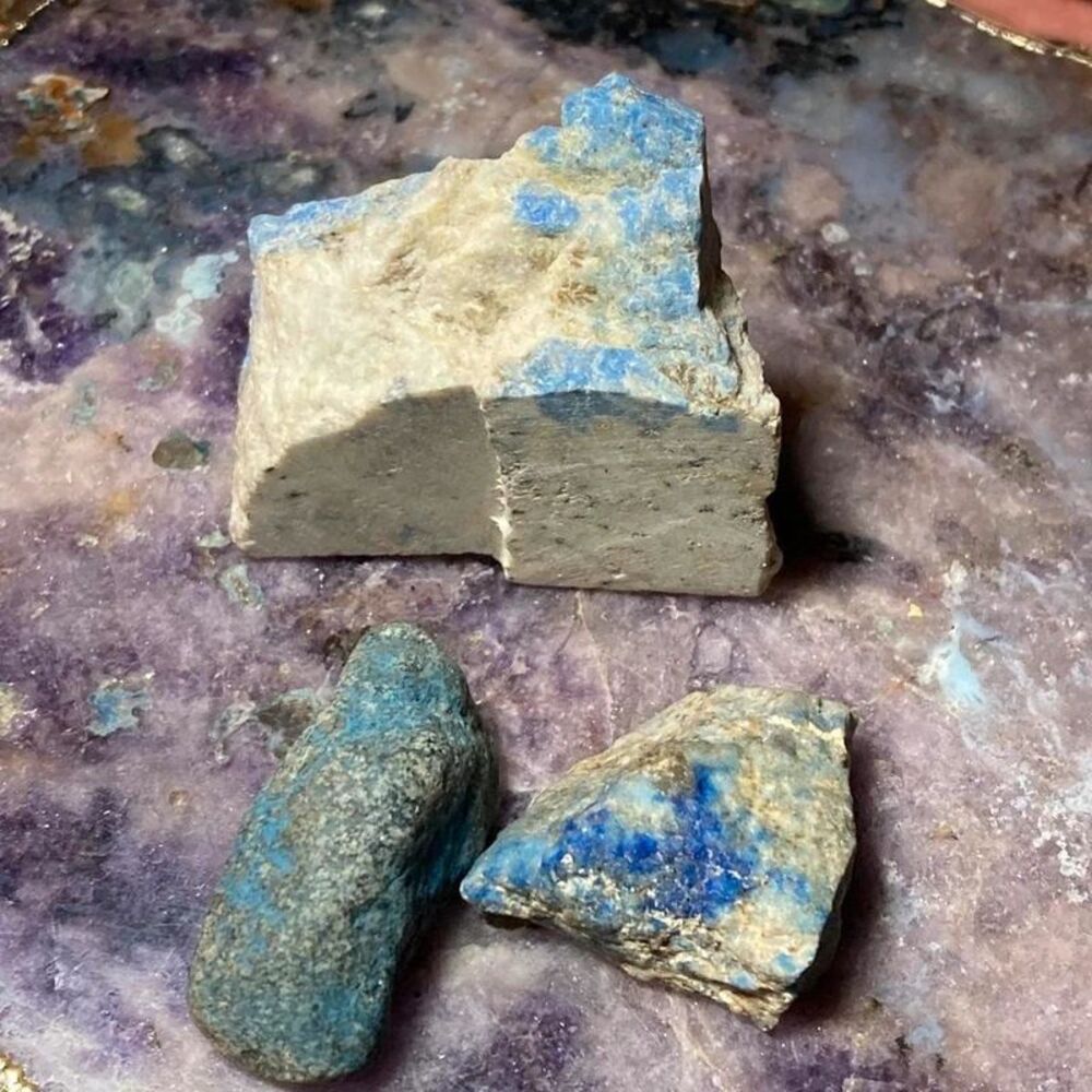 Natural raw Lapis lazuli stones